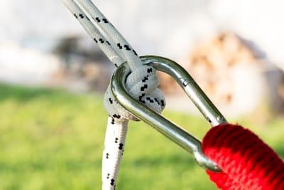 Sistemi di fissaggio: quando usare corda, cinghia o catena