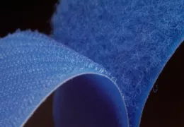 Velcro adesivo: soluzione versatile per il fissaggio